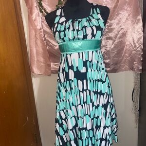 Elegant Sleeveless Patterned Dress